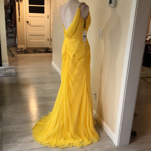 Yellow Chiffon one shoulder - Picture 7 of 13